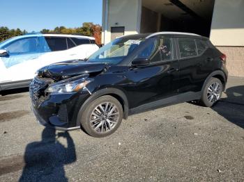  Salvage Nissan Kicks