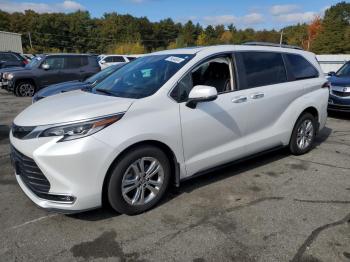  Salvage Toyota Sienna