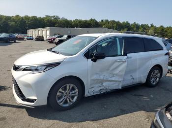  Salvage Toyota Sienna