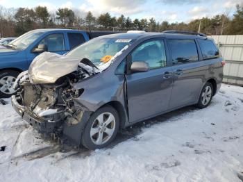  Salvage Toyota Sienna