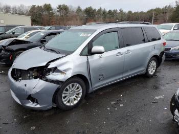  Salvage Toyota Sienna