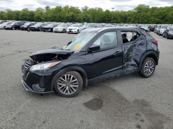  Salvage Nissan Kicks