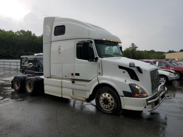  Salvage Volvo Vnl