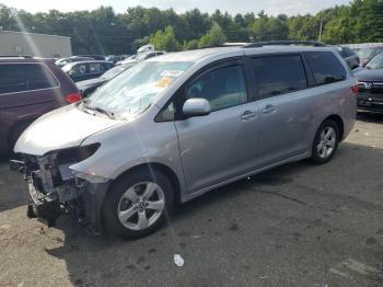  Salvage Toyota Sienna