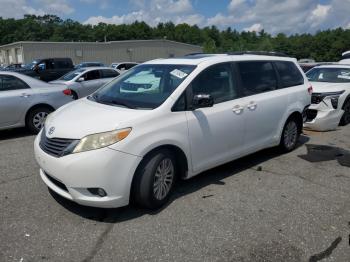 Salvage Toyota Sienna