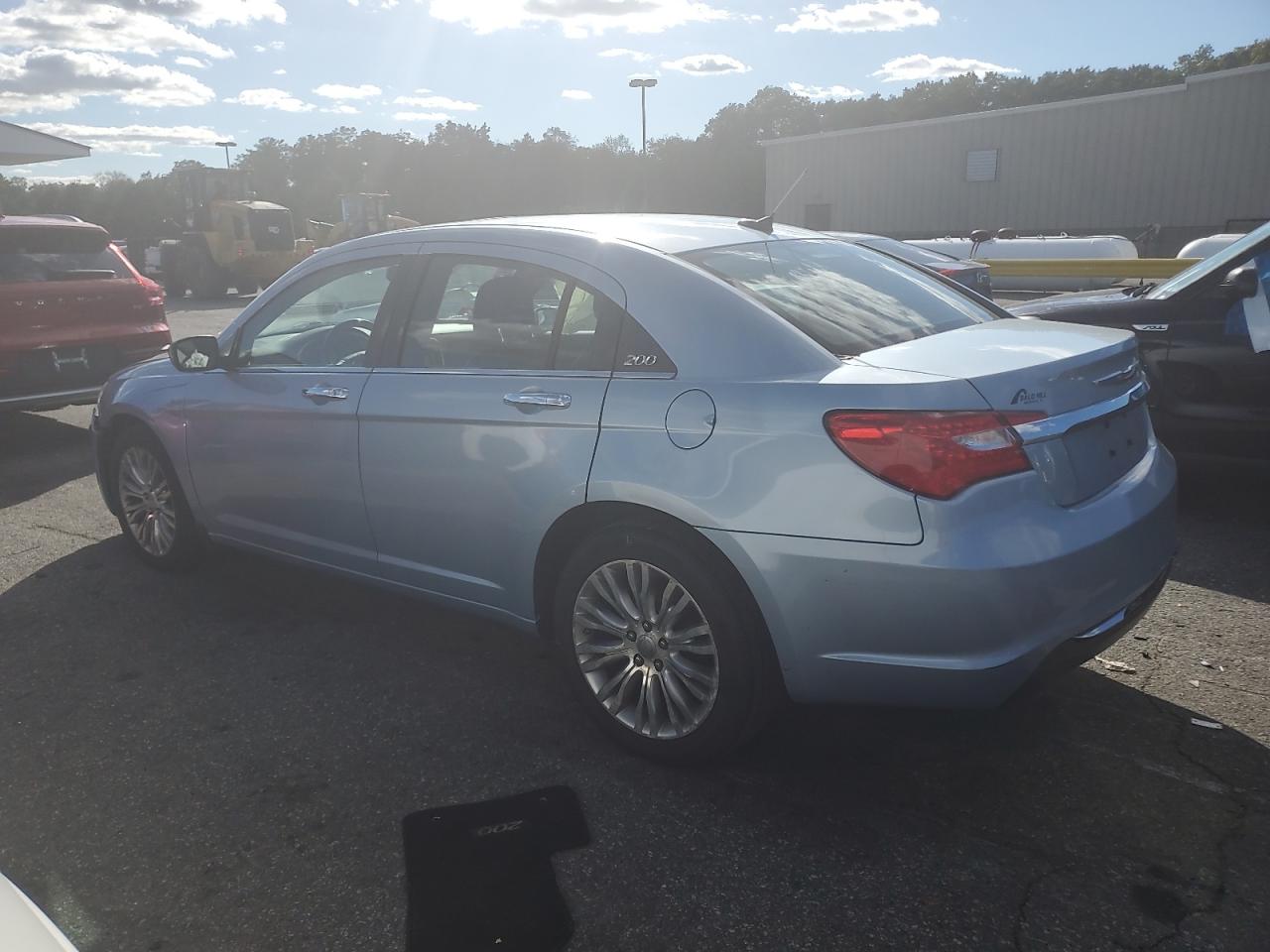 Chrysler 200 Limited Image 11