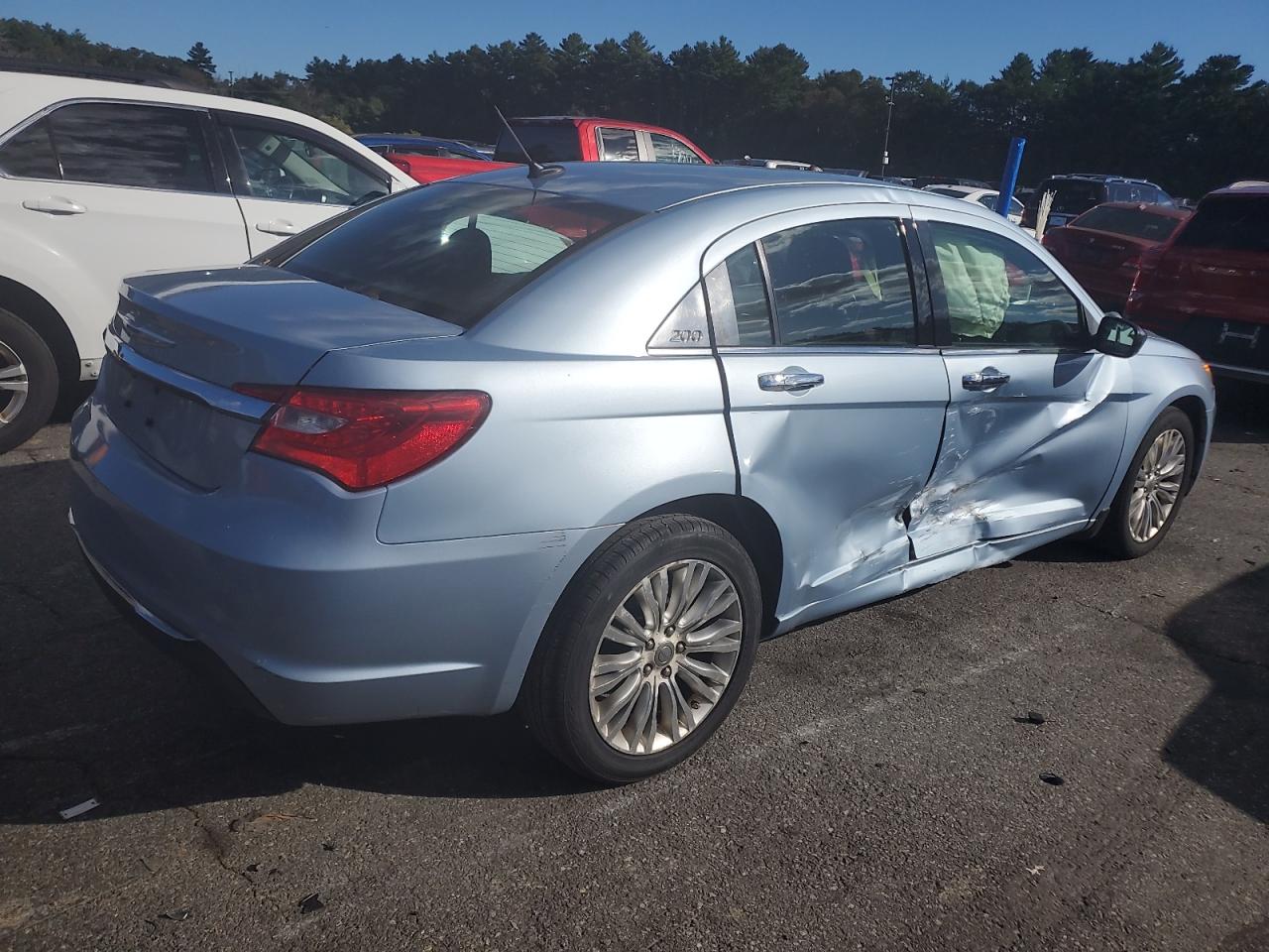 Chrysler 200 Limited Image 10