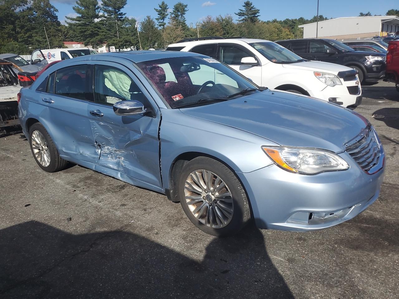 Chrysler 200 Limited Image 9