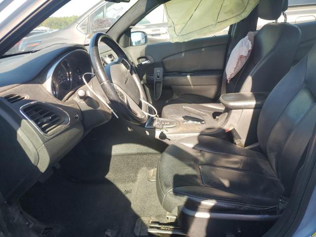 Chrysler 200 Limited Image 12