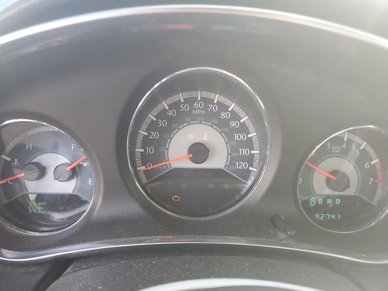 Chrysler 200 Limited Image 2