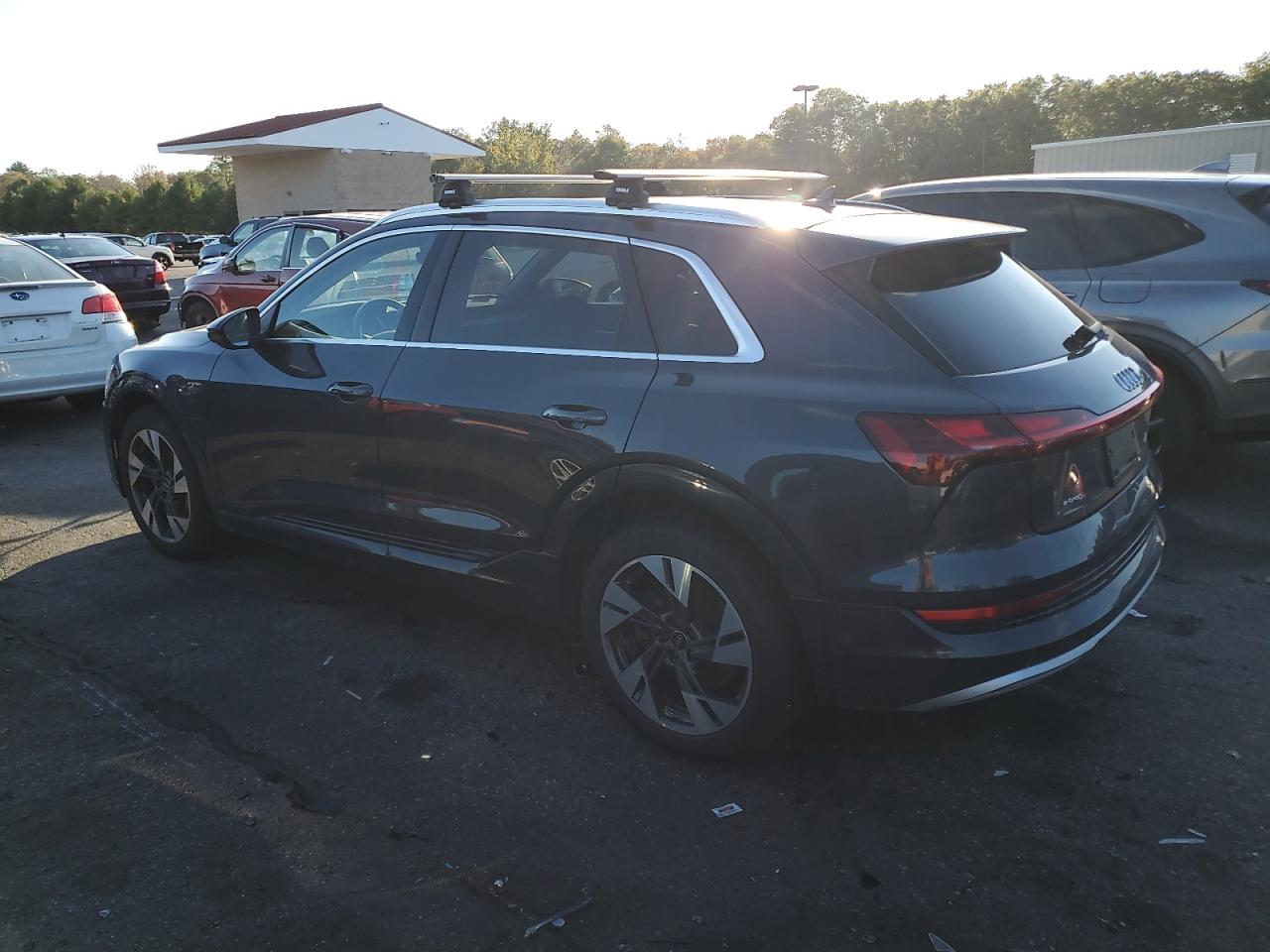 Audi e-tron Premium Image 4