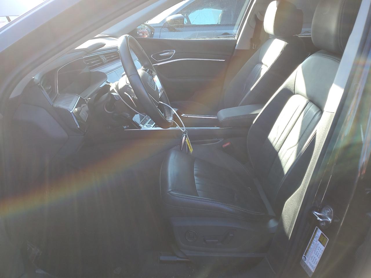 Audi e-tron Premium Image 7