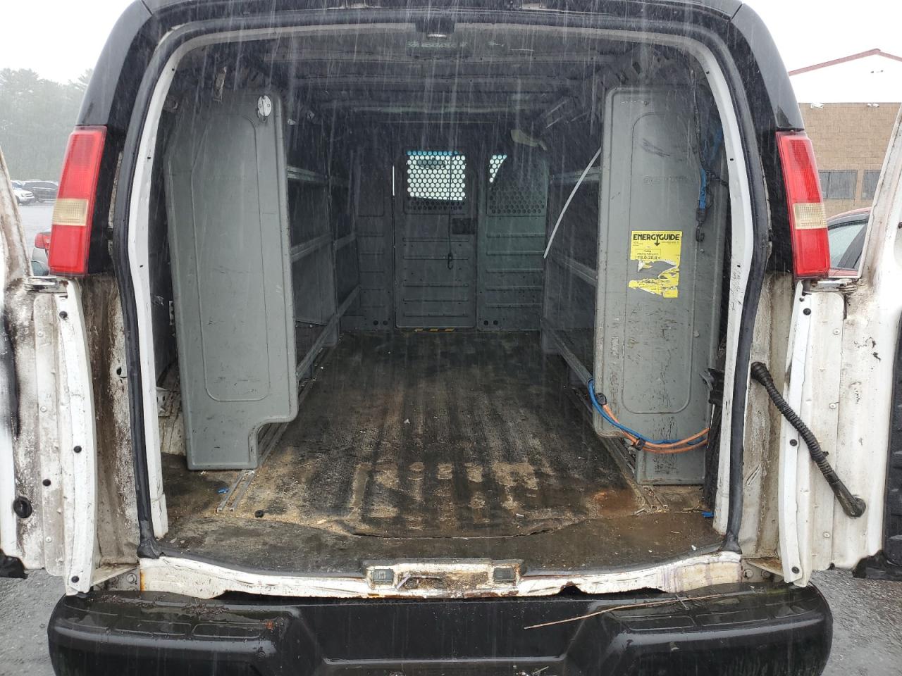 GMC Savana G1500 Image 9