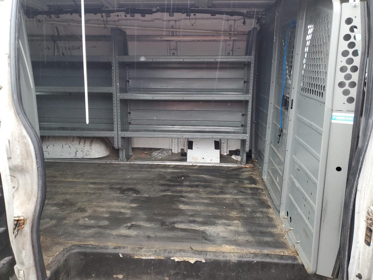 GMC Savana G1500 Image 13