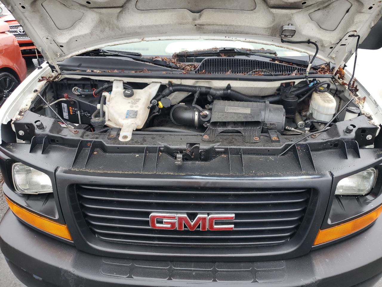 GMC Savana G1500 Image 11