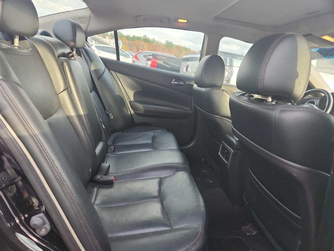 Nissan Maxima S Image 9