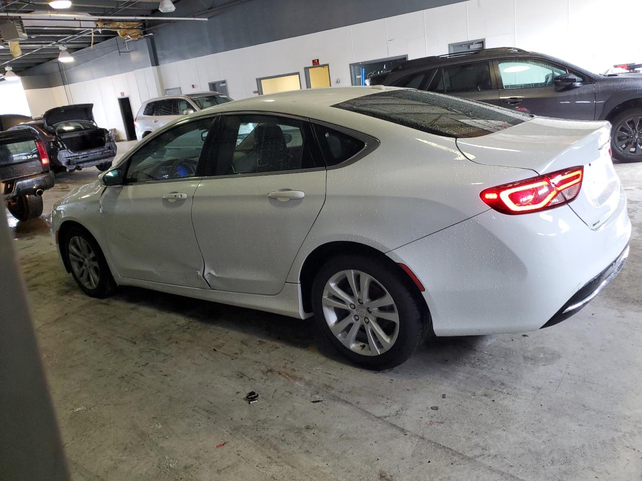 Chrysler 200 Limited Image 6