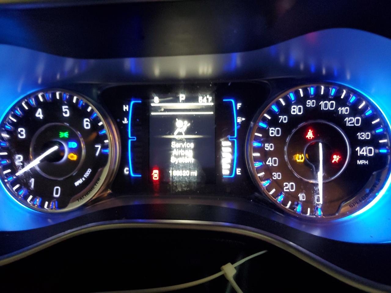 Chrysler 200 Limited Image 2