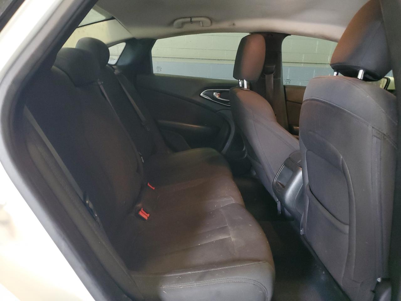 Chrysler 200 Limited Image 11