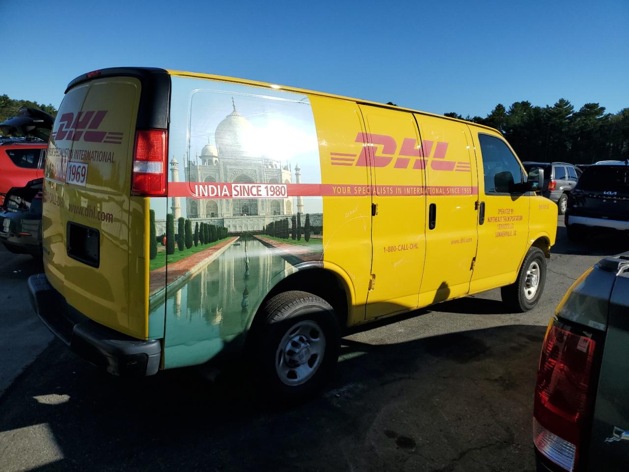 Chevrolet Express Image 4