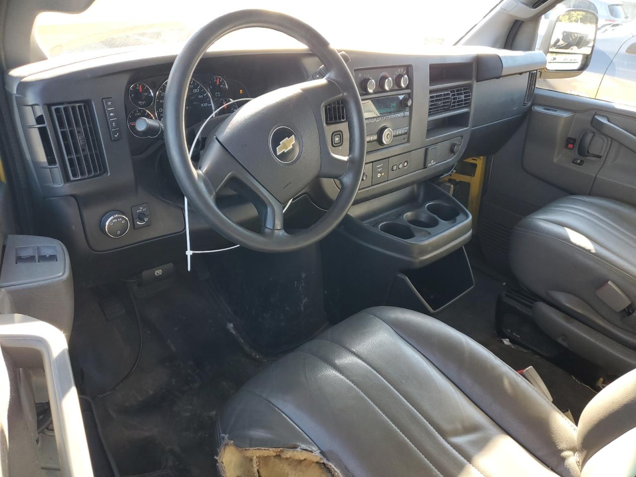 Chevrolet Express Image 13