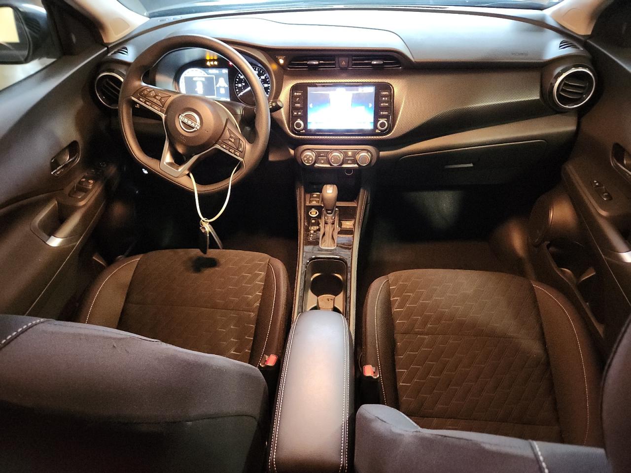 Nissan Kicks Sv Image 2