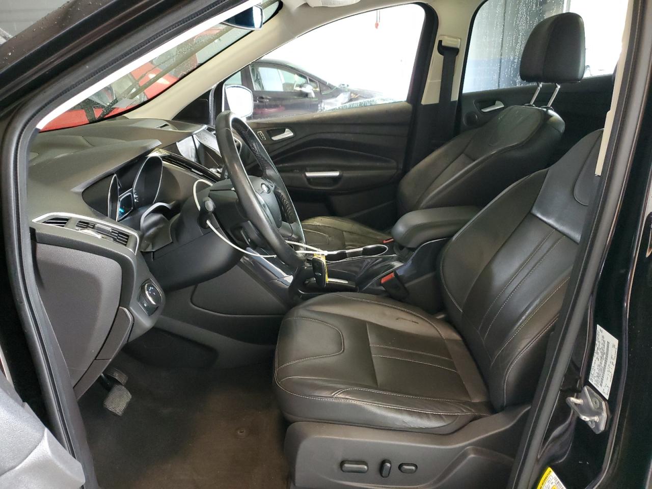 Ford Escape Titanium Image 11