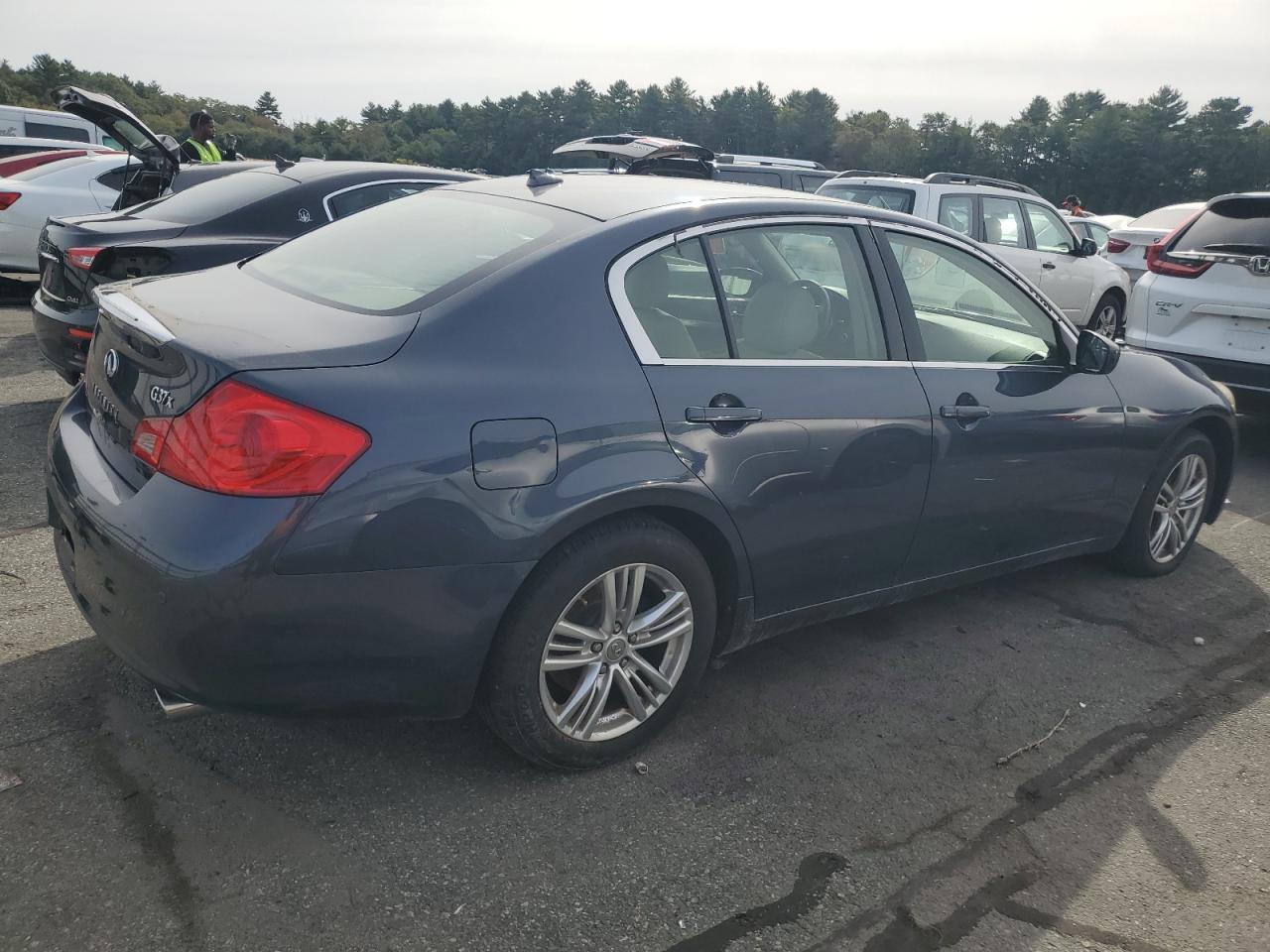 INFINITI G37 Image 3