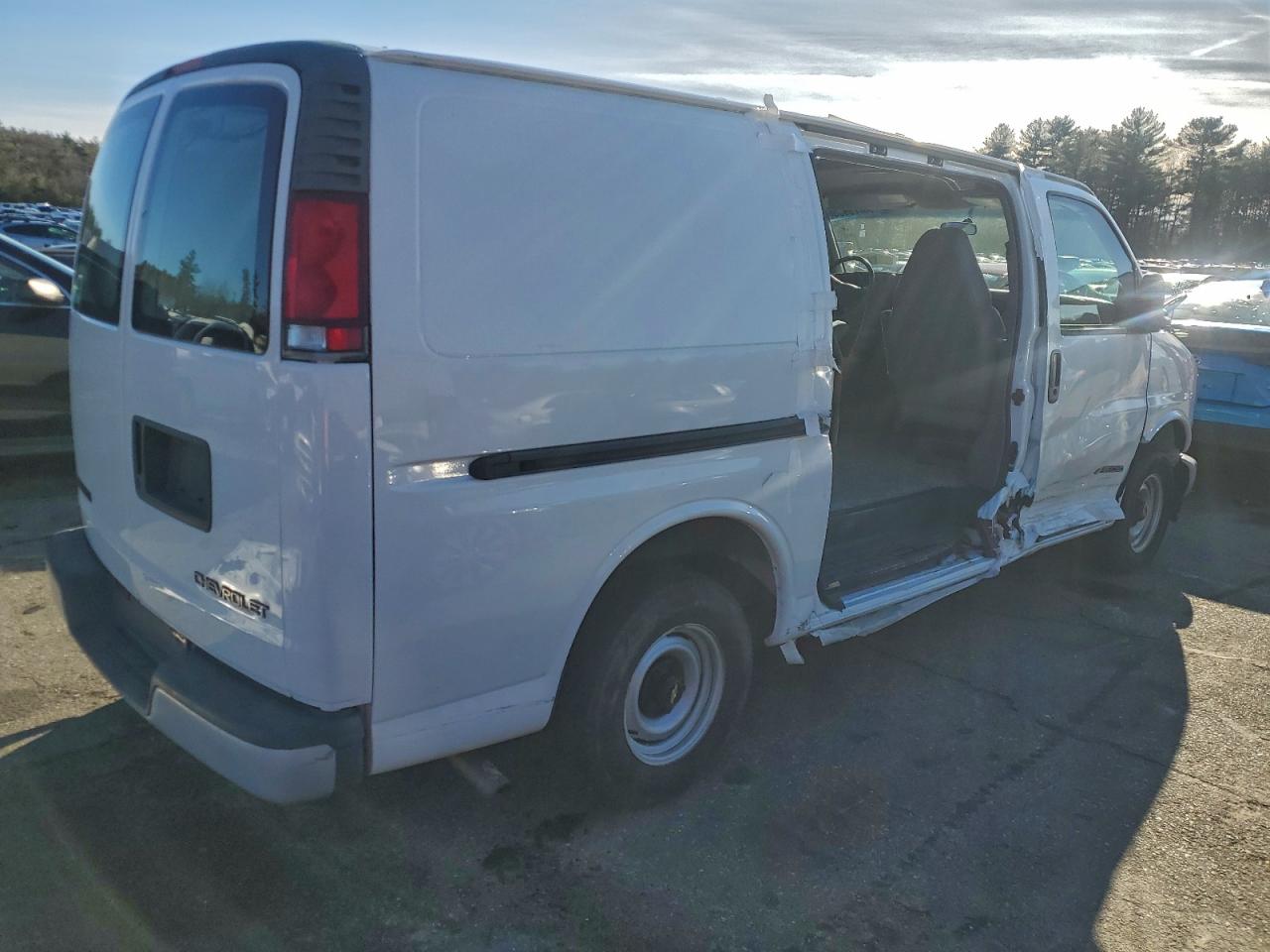 Chevrolet Express Image 4