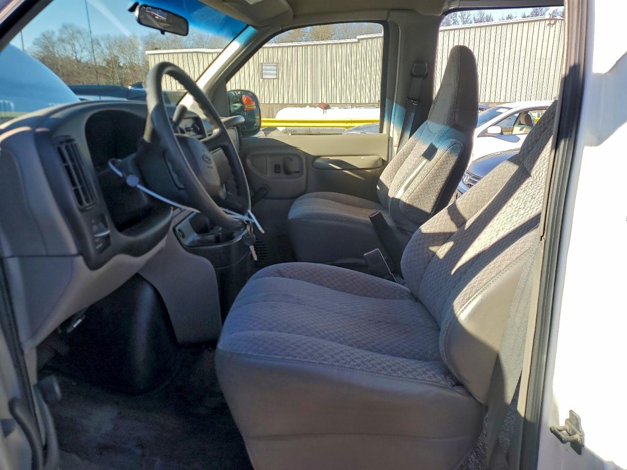 Chevrolet Express Image 10