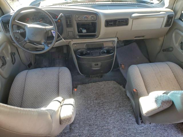 Chevrolet Express Image 3