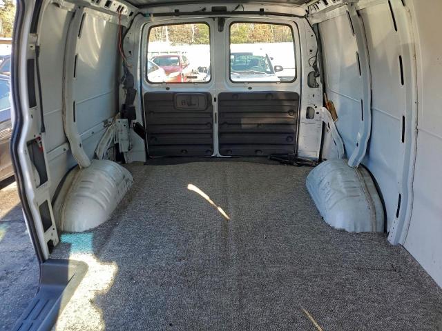 Chevrolet Express Image 2