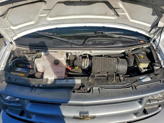 Chevrolet Express Image 5