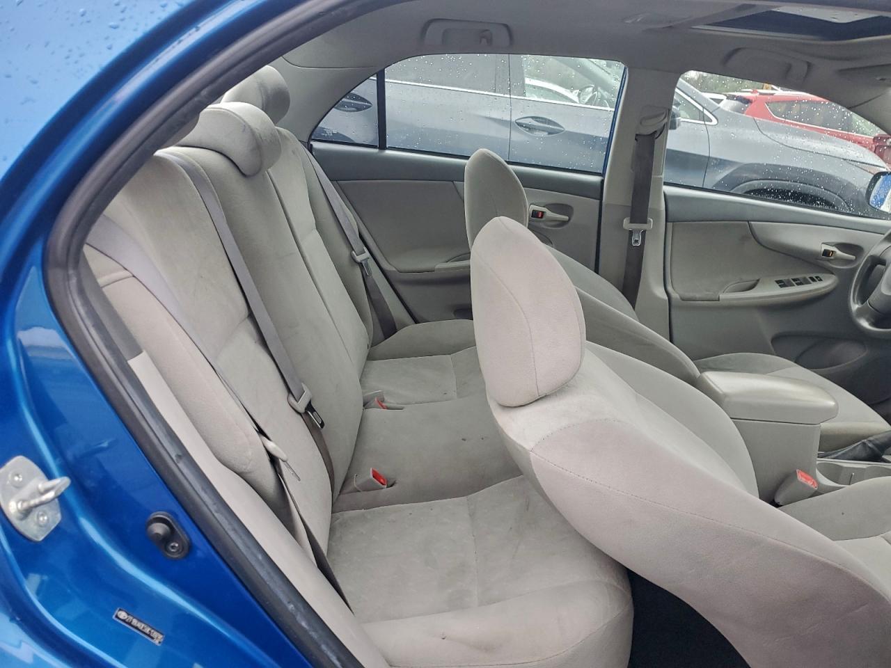 Toyota Corolla Base Image 8