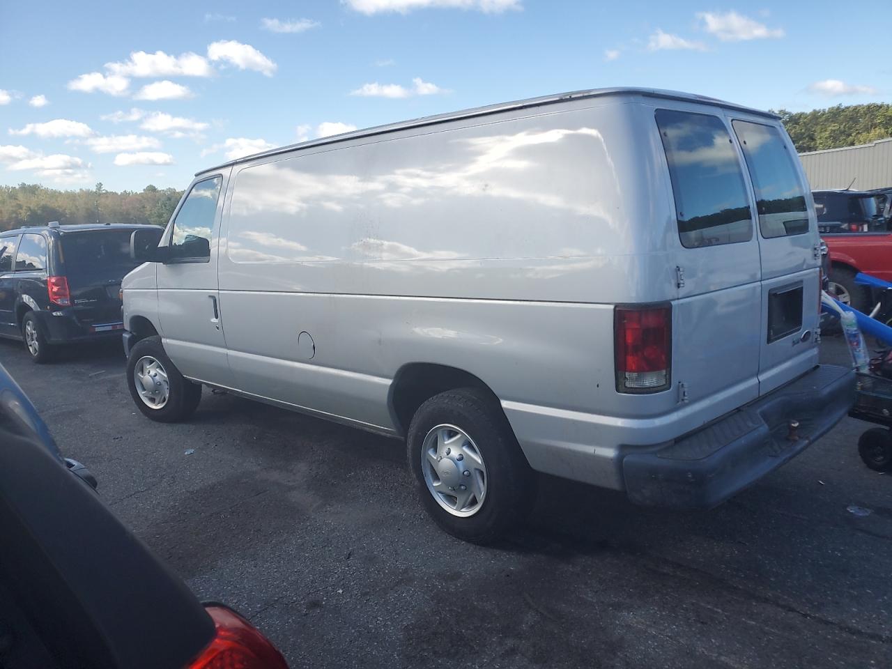 Ford Econoline E150 Van Image 5