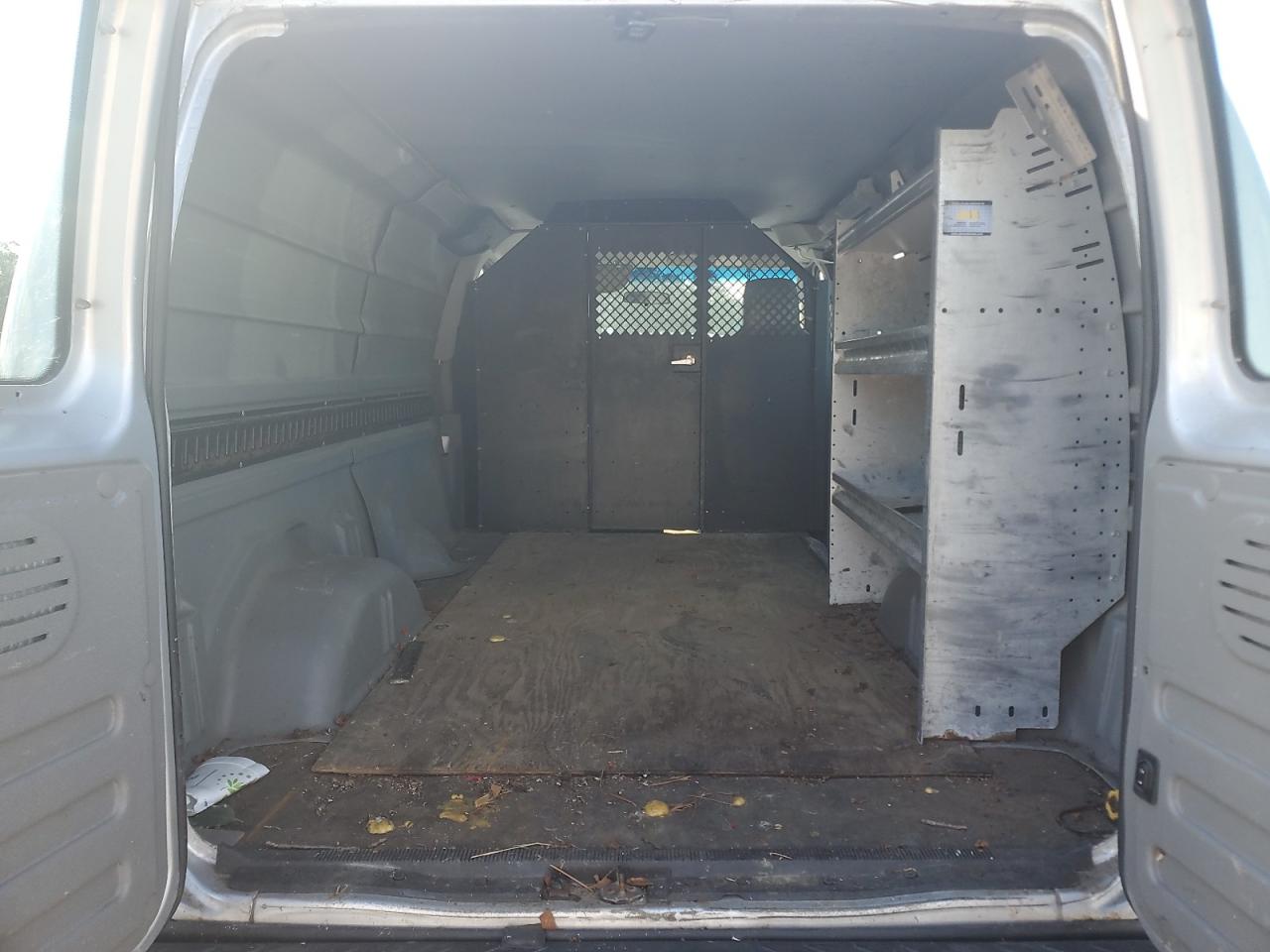 Ford Econoline E150 Van Image 7