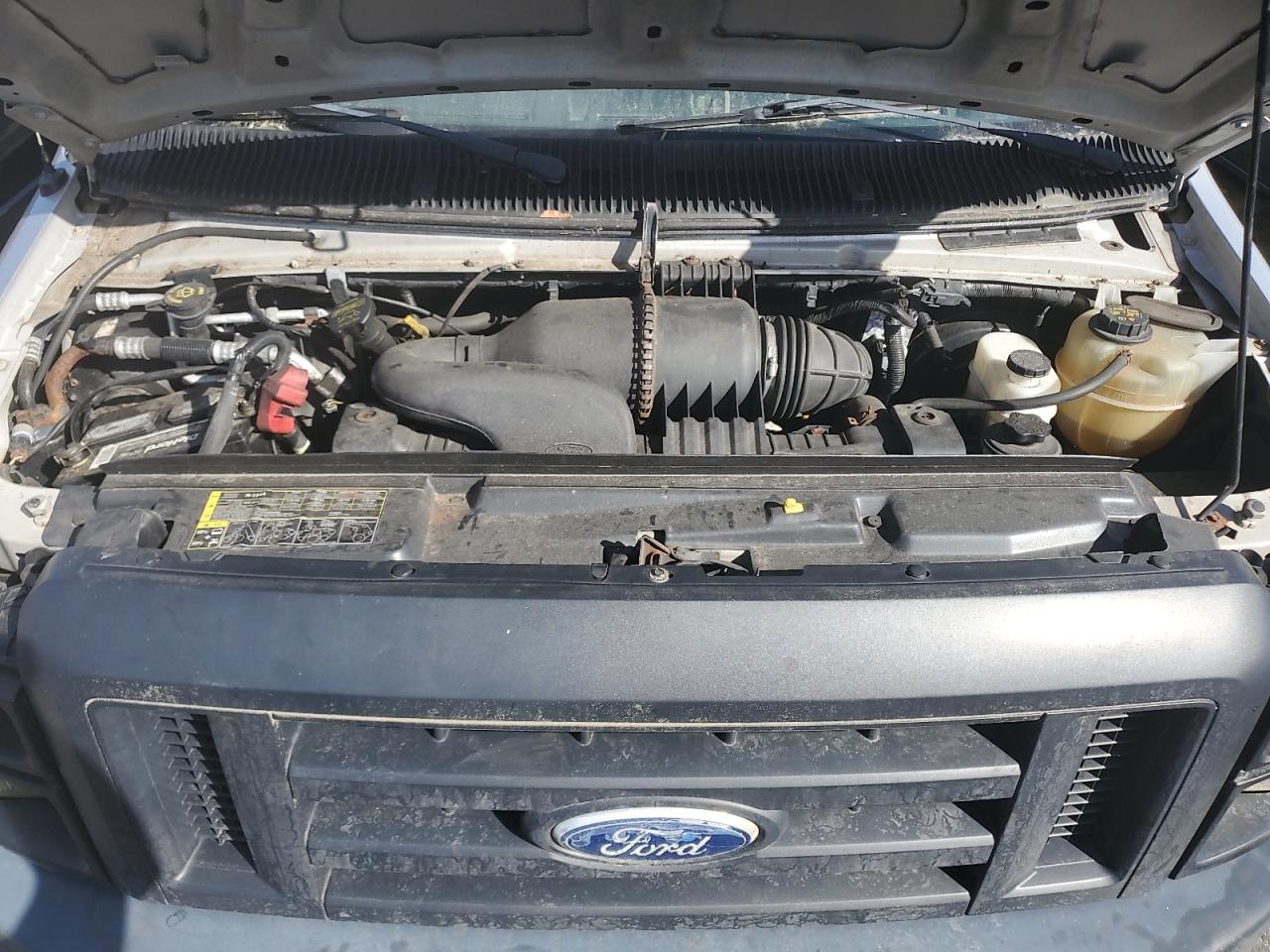 Ford Econoline E150 Van Image 11