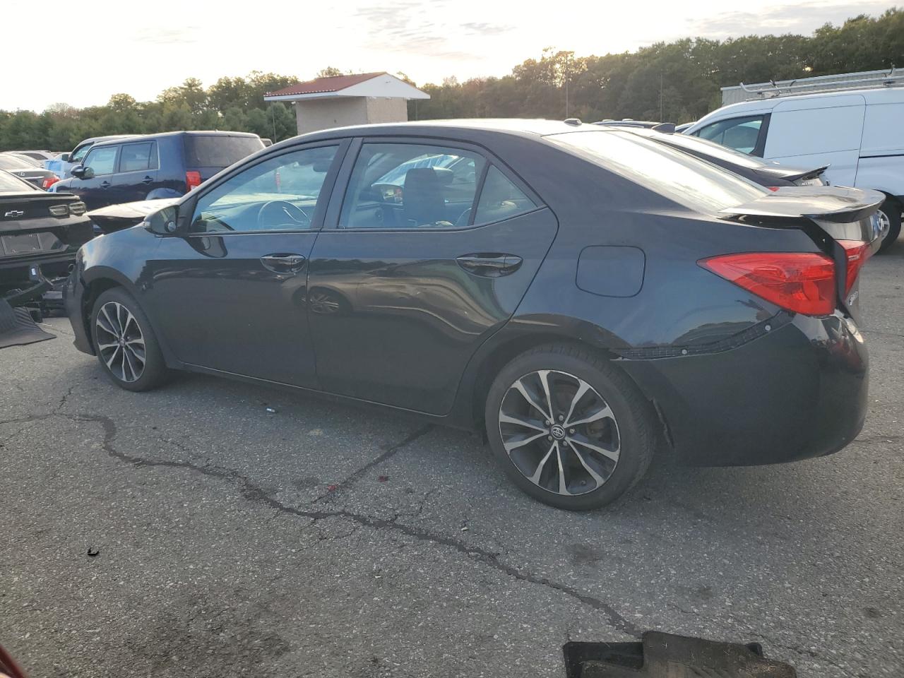 Toyota Corolla L Image 4