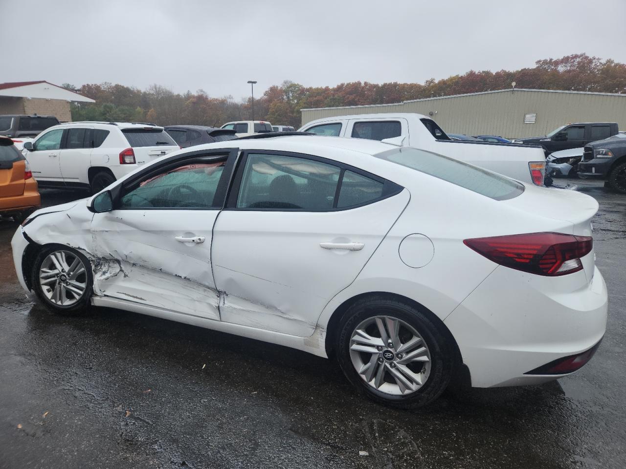 Hyundai ELANTRA Sel Image 4