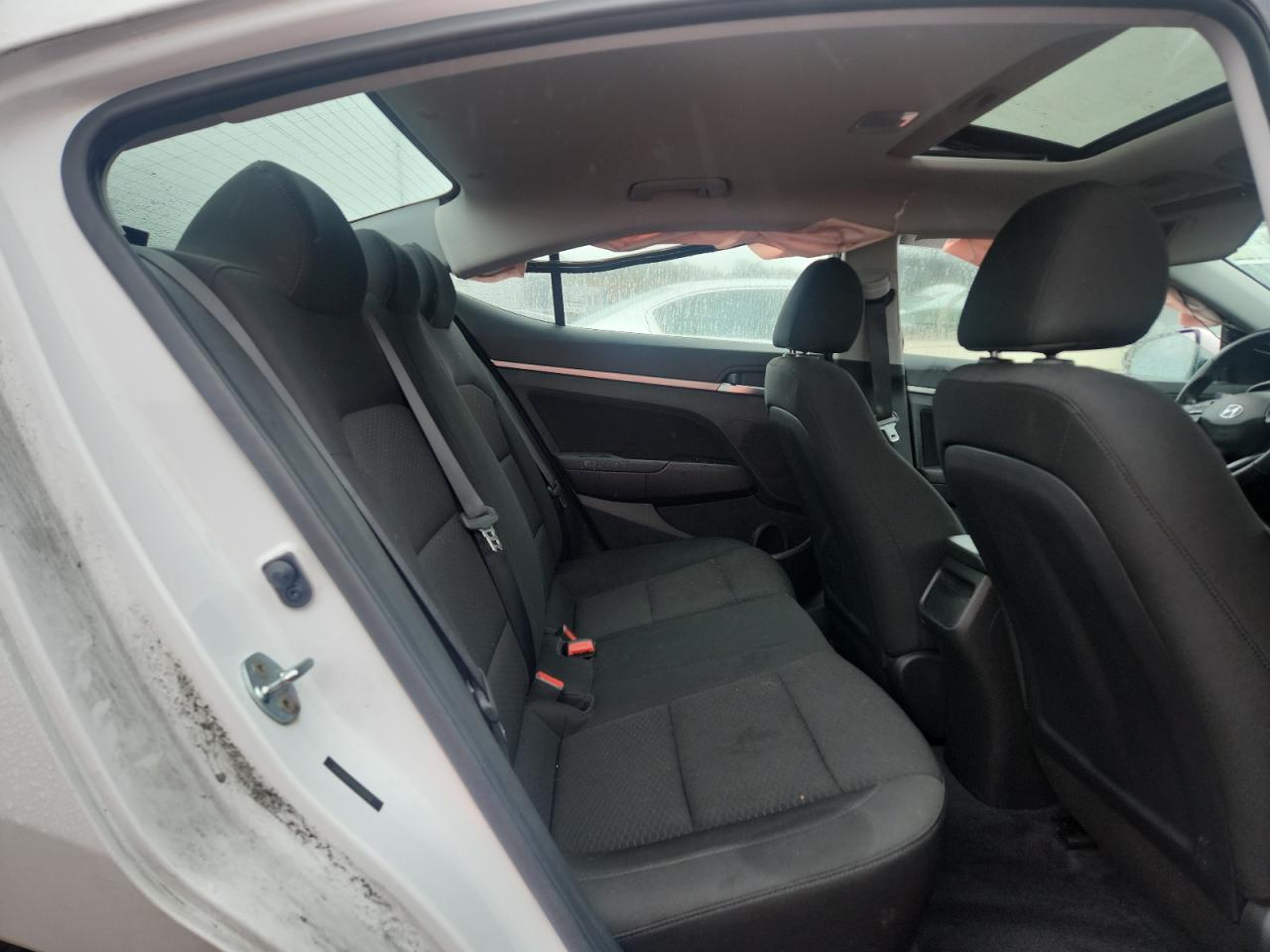 Hyundai ELANTRA Sel Image 12