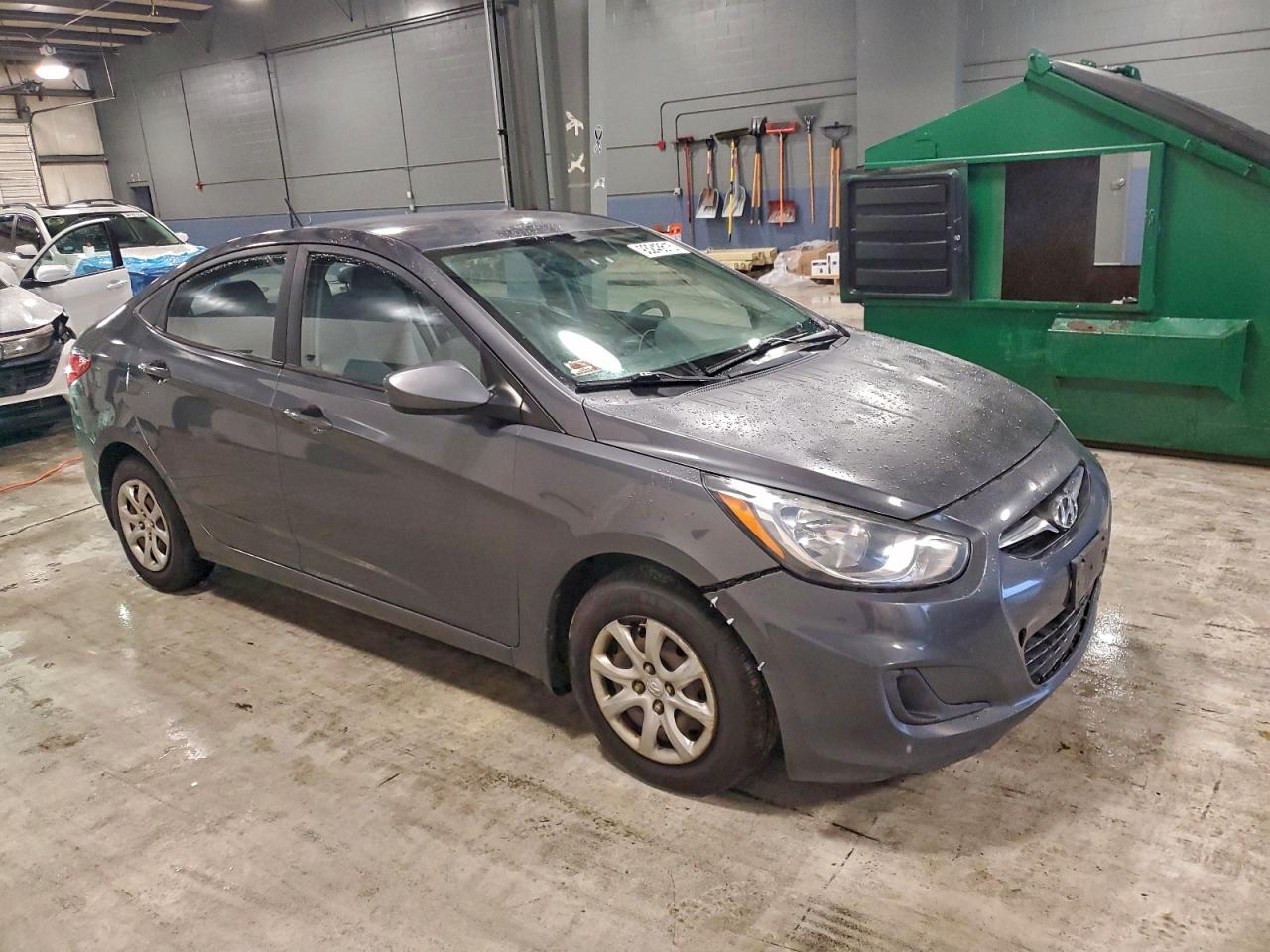 Hyundai ACCENT Gls Image 12
