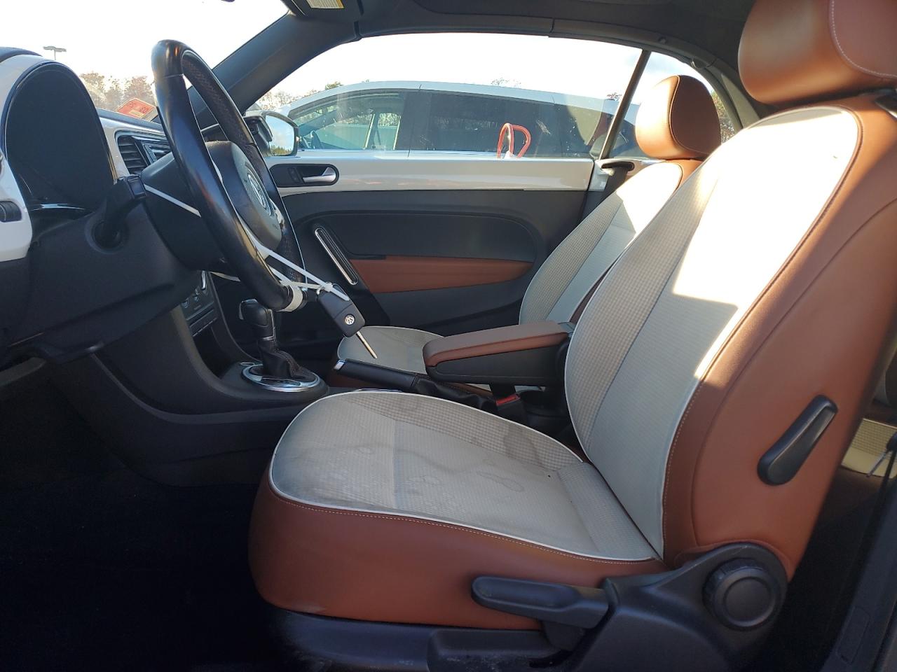 Volkswagen Beetle S/se Image 2