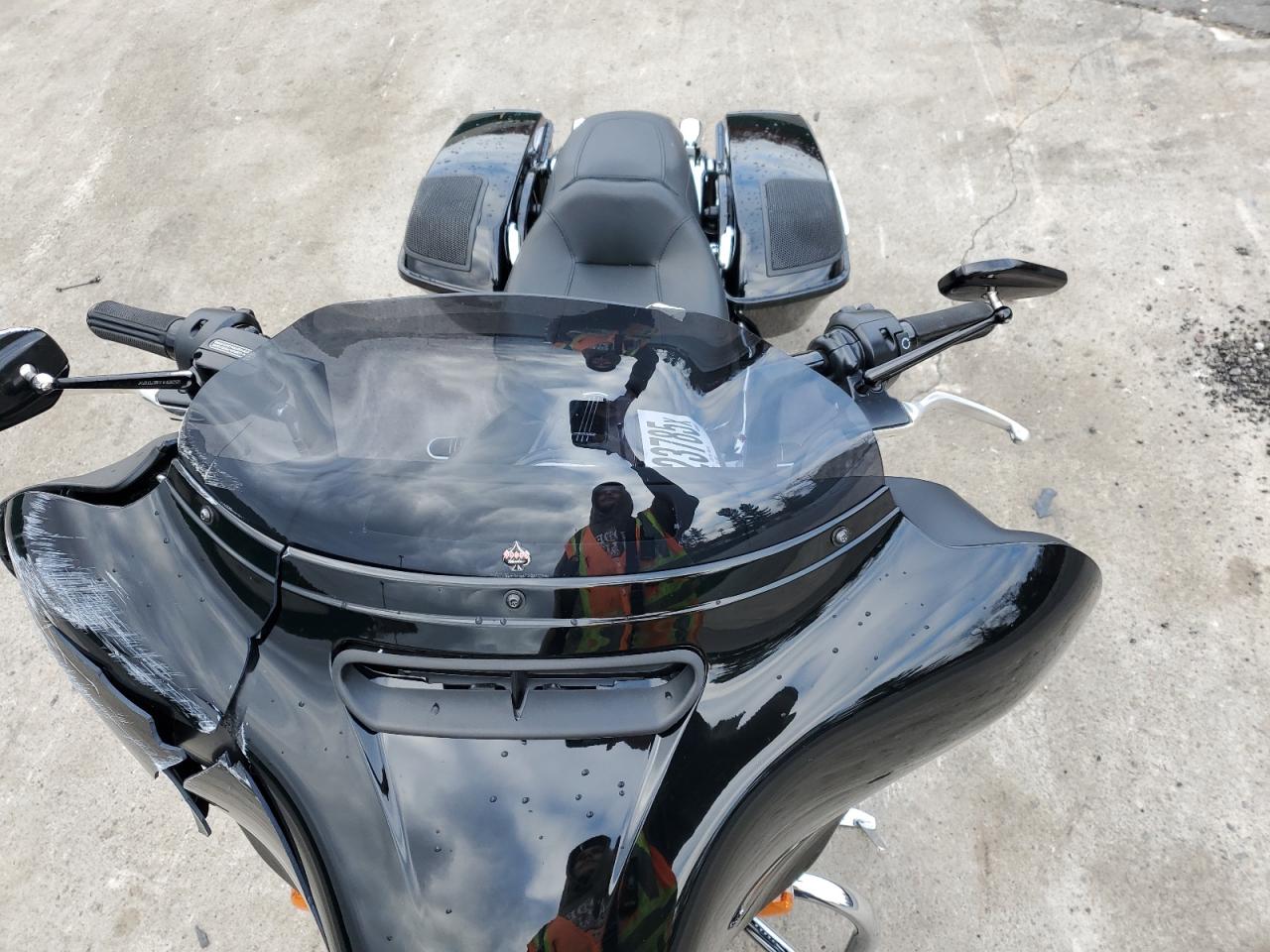 Harley-Davidson Fl Image 8