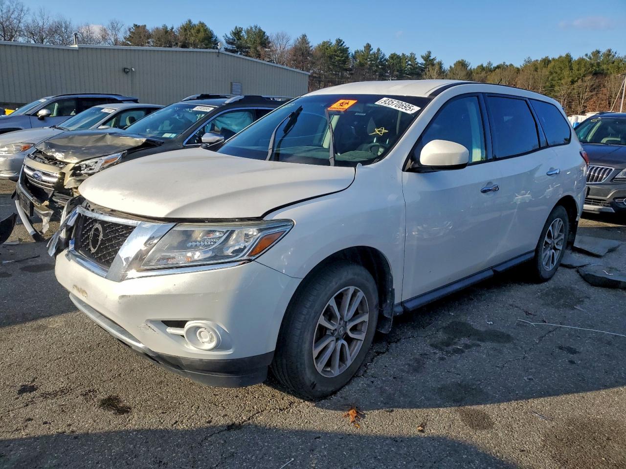 Nissan Pathfinder S Image 1