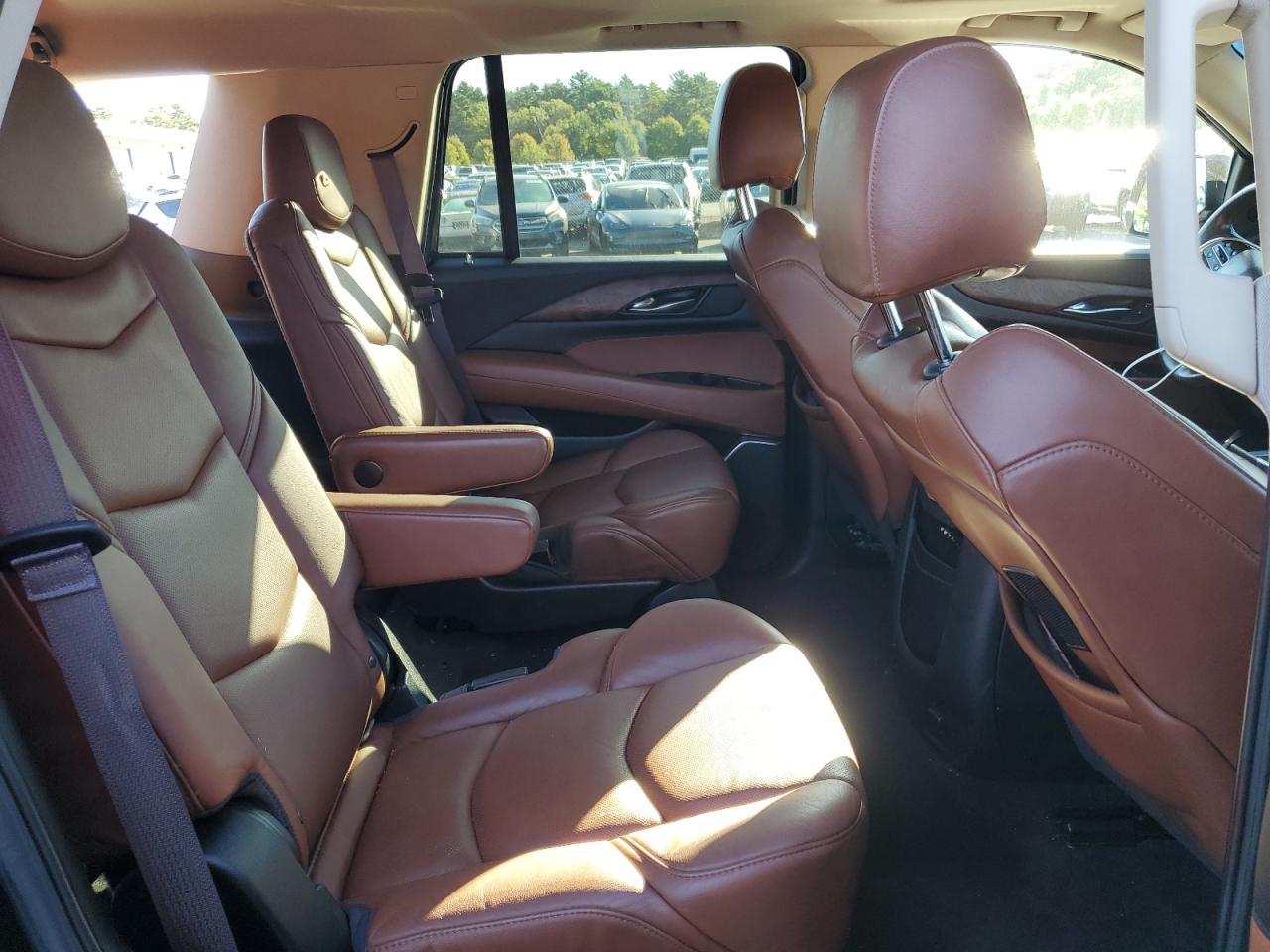 Cadillac Escalade Premium Image 6