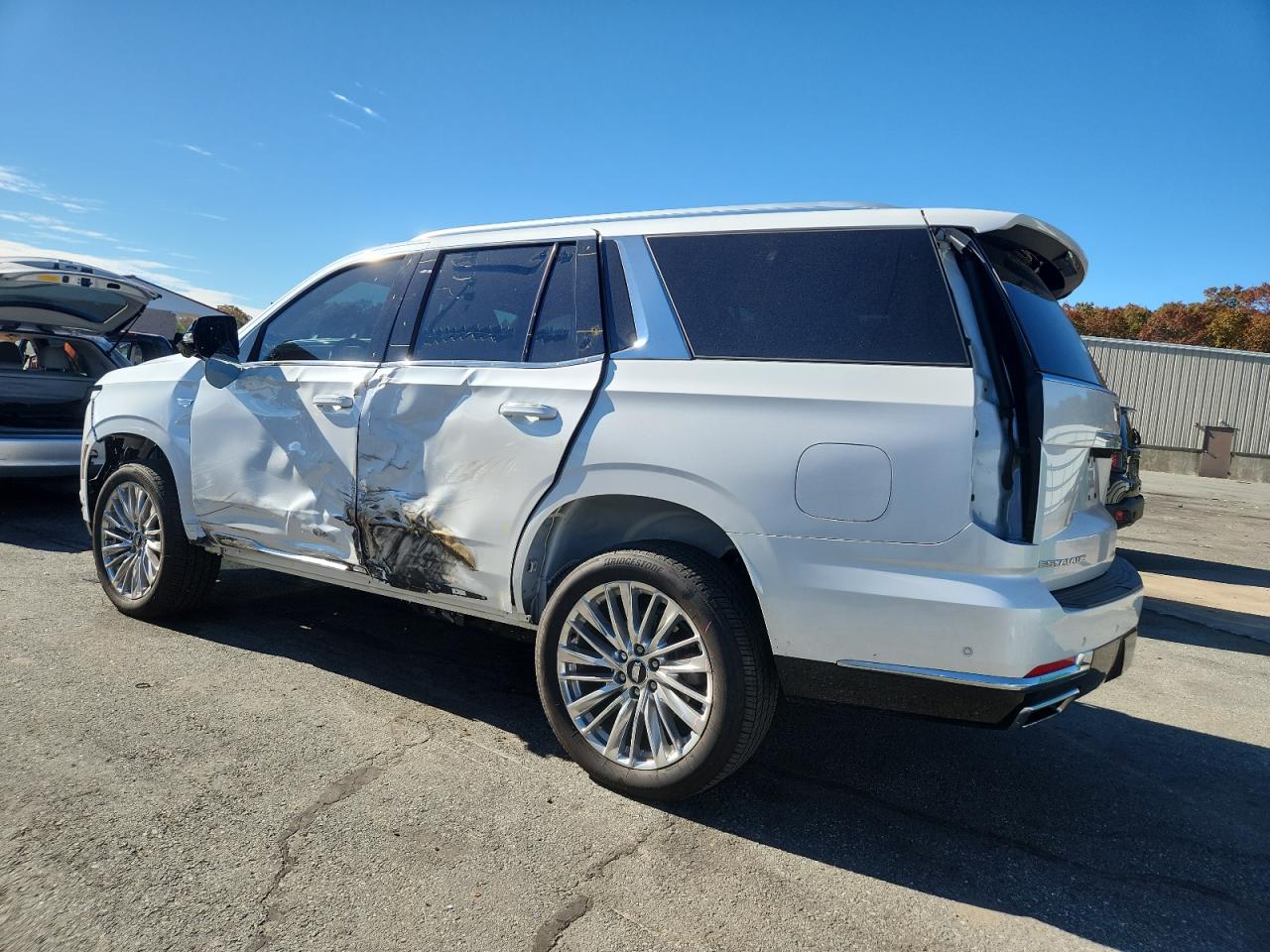 Cadillac Escalade Premium Luxury Image 2