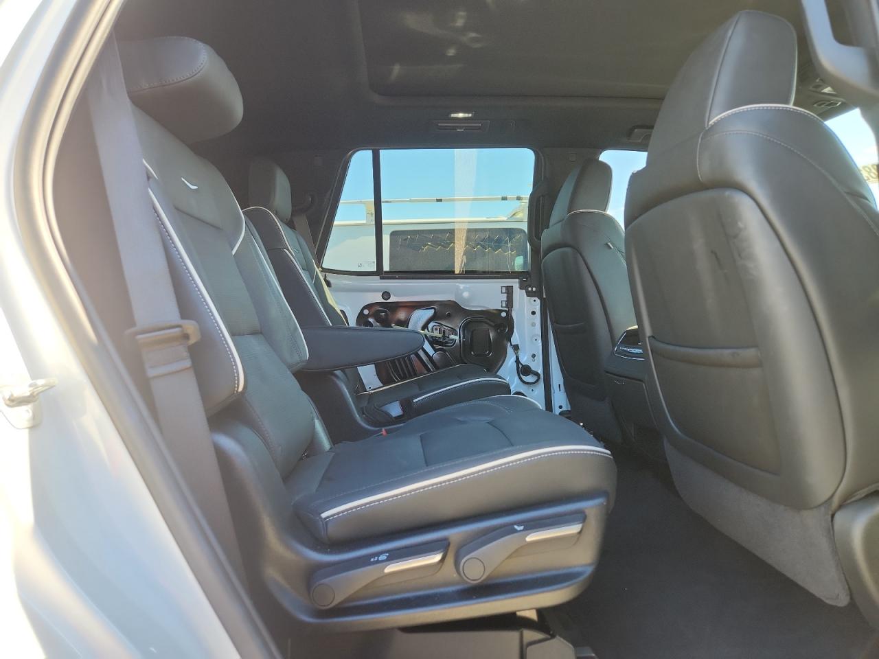 Cadillac Escalade Premium Luxury Image 12