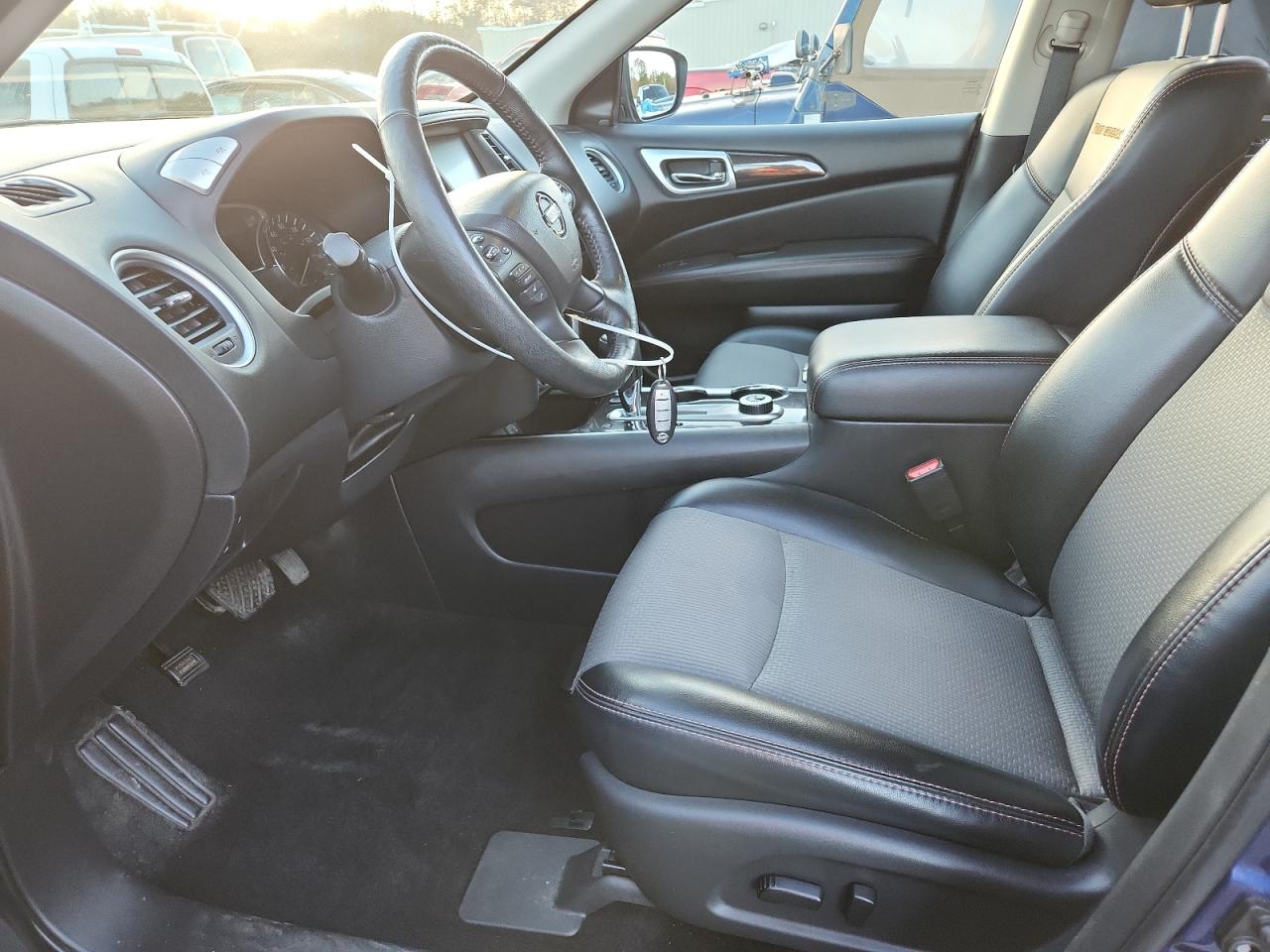 Nissan Pathfinder S Image 9