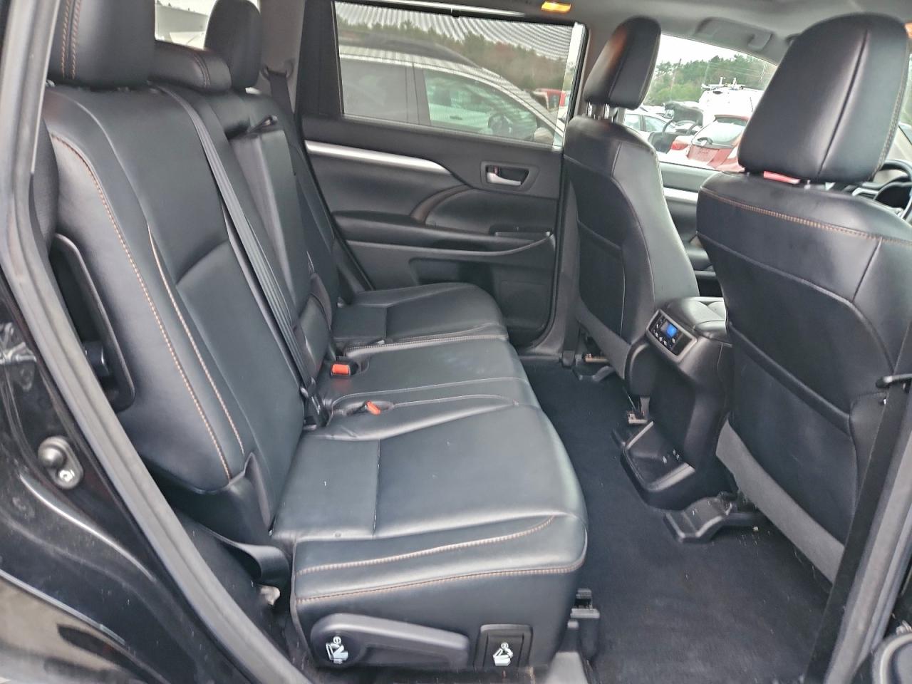 Toyota Highlander Se Image 7