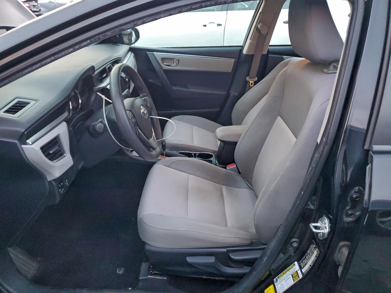 Toyota Corolla L Image 8